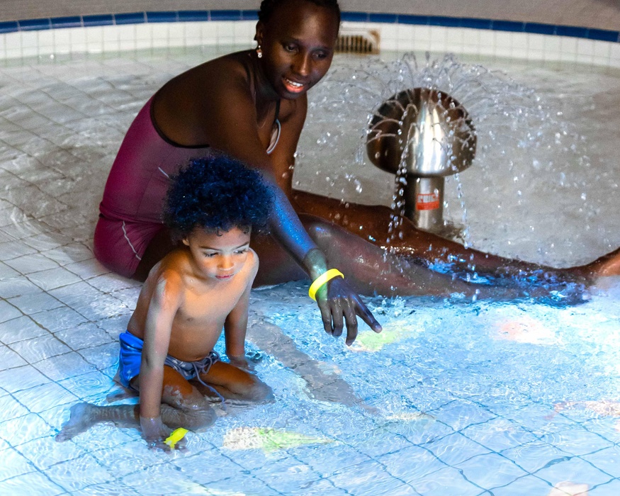 Waterpret en kriebels in de buik in de kinderbaden