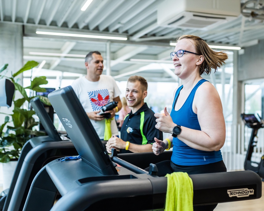 Al sportend stroom opwekken en teruggeven aan het net