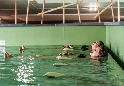LAGO CLUB Sint-Truiden vrouw wellness zwembad 