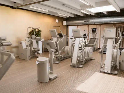 LAGO CLUB Boutique Brugge BIOCIRCUIT lege fitness sandstone toestellen