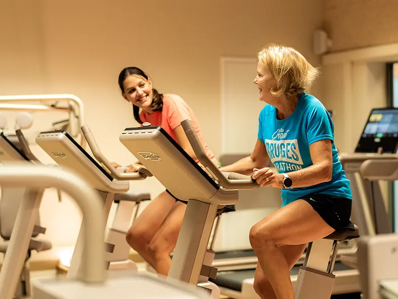 LAGO CLUB Boutique Brugge dames op fiets biocircuit 2