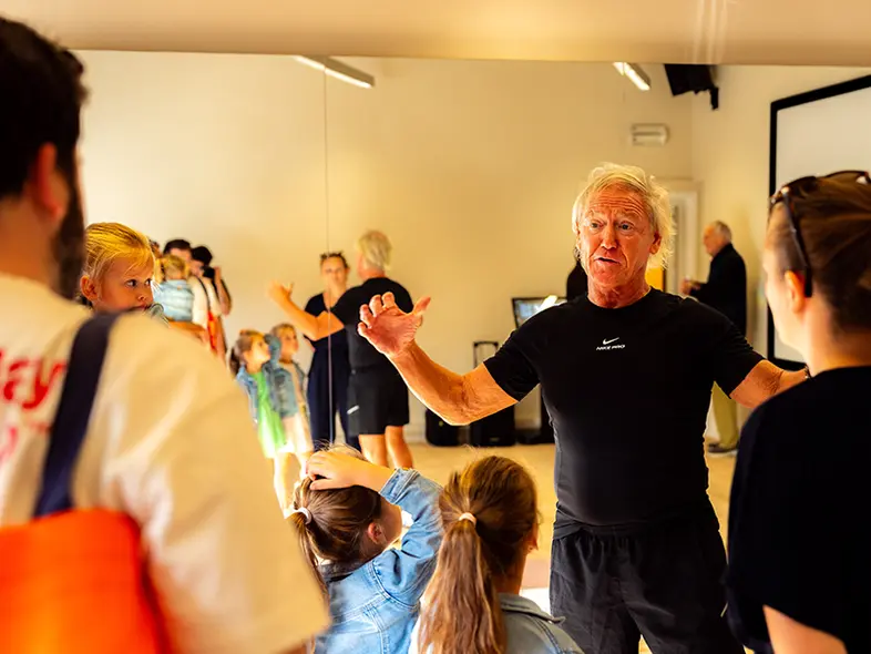 LAGO CLUB Boutique Brugge gesprek coach en leden groepslessenzaal